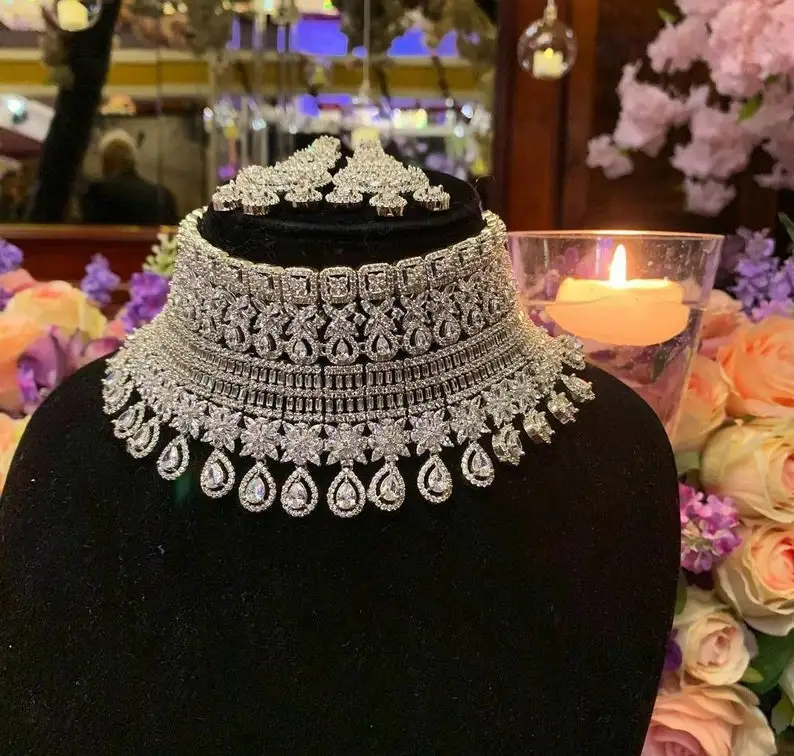 Unique designer pretty 14 kt white gold natural round and marquise cut vvs sparkling diamond studded necklace with earrings