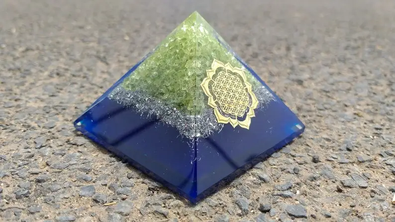 Хит продаж популярная Пирамида оргона новый перидот оргонит | Цветок жизни Кристальная сетка Удивительный подарок Набор для медитации Чакра альфазаль