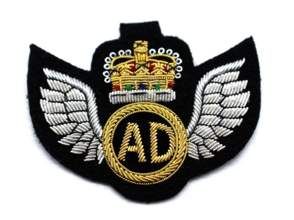  Проволочная вышивка ручной работы значок в студенческом стиле золотистый цвет OEM вышитая проволока гребня нашивка