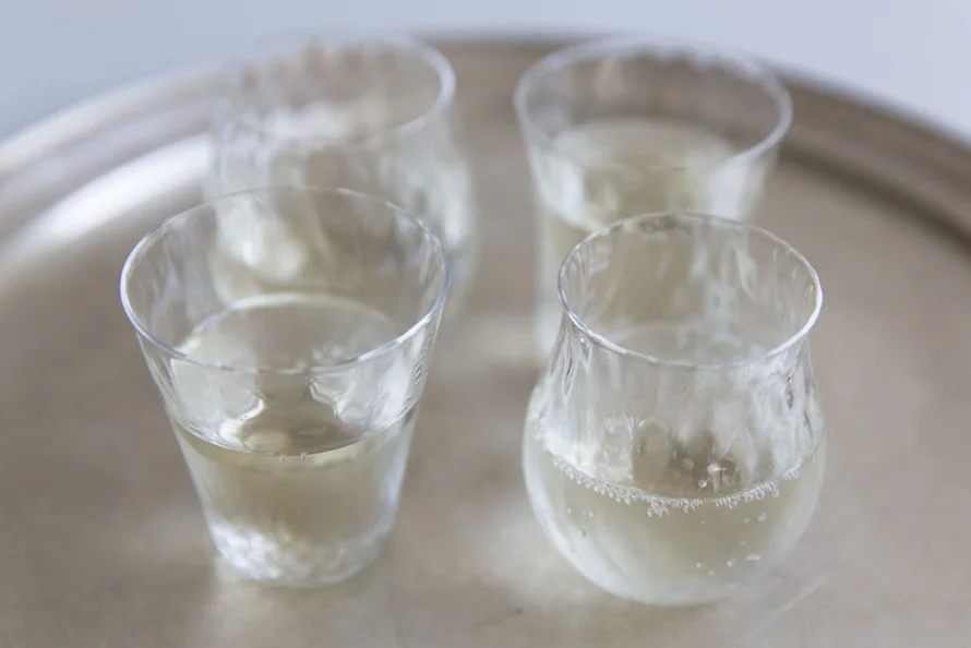 Wholesale Elegant Shaped Drinking Glasses Custom Logo Printed Clear Soda Beer Can 16oz Japan KOREAN Cartoon Laser Quantity Gift