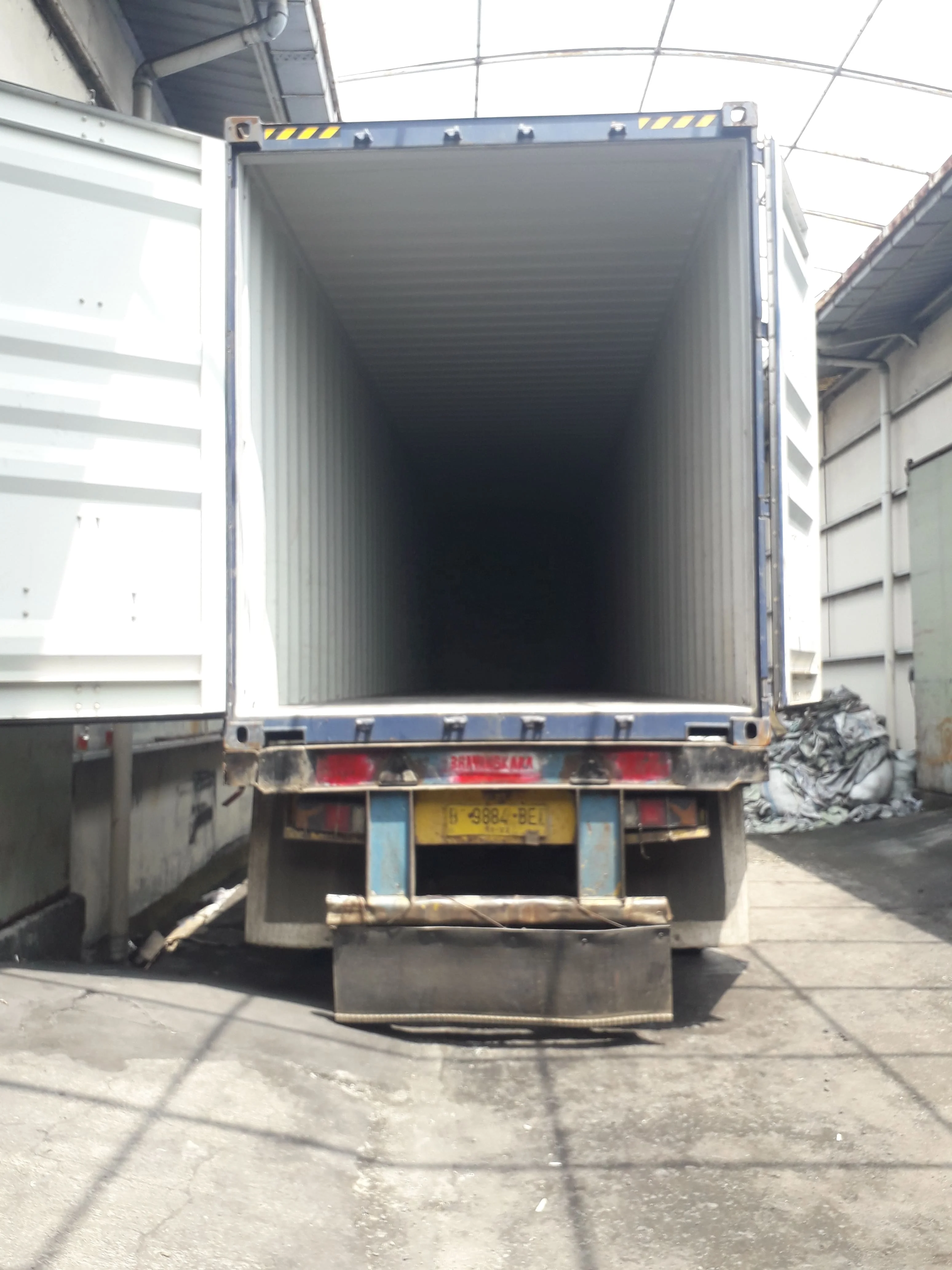 
White Ash And Low Ash Strong Cubic Shape Coconut Briquette 