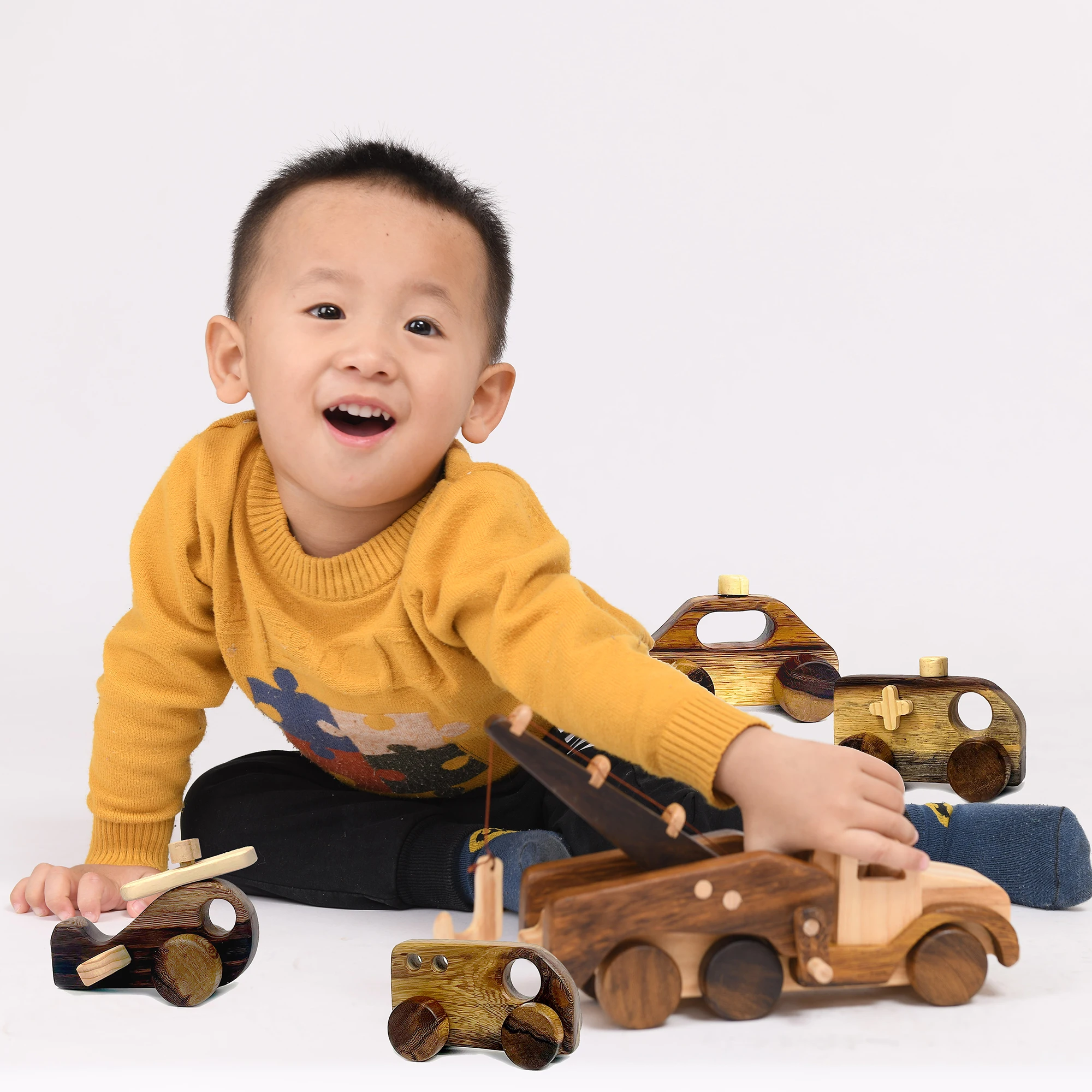 OEM - ODM Wooden Racing Car Track Toy  Vehicle Wheels Shaped Wheels Shaped Push And Pull Wooden Racing Car