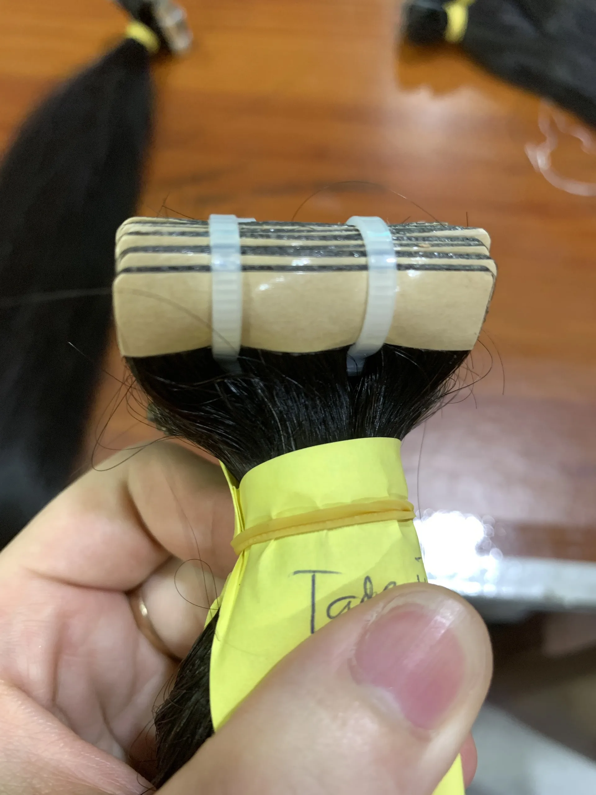 Оптовая цена вьетнамские двухсторонние накладные человеческие волосы с лентой 100% натуральные девственные неповрежденные супер двойные