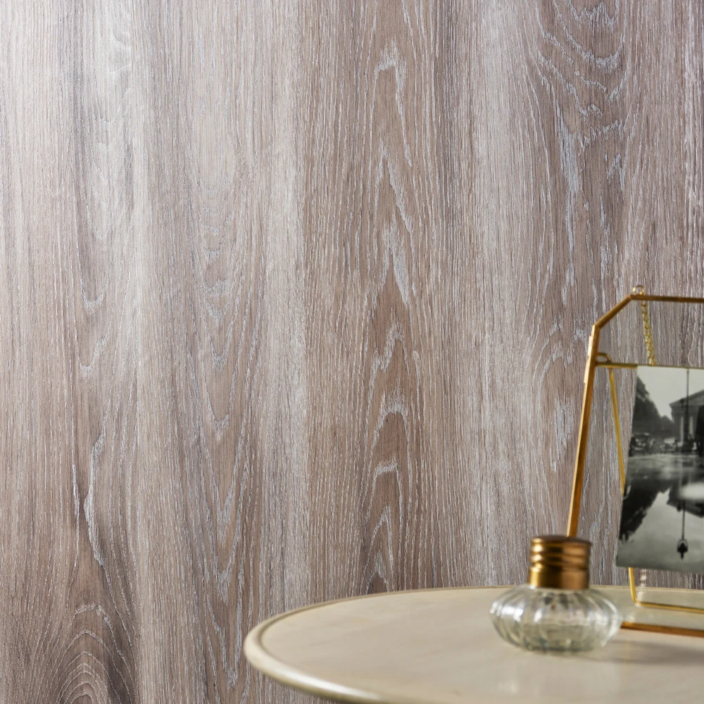 A woven wallpaper made in Japan that reproduces even the fluctuations of ultra-fine weaving threads.