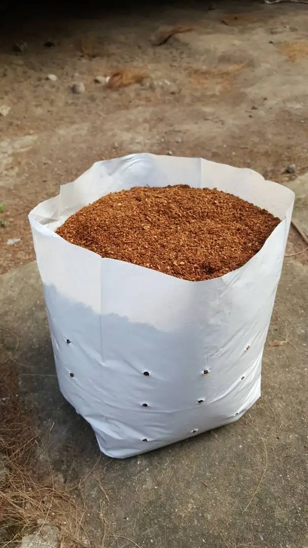 Прочный и качественный пластиковый мешок для почвы плантации сельского хозяйства черный белый цвет с отверстиями