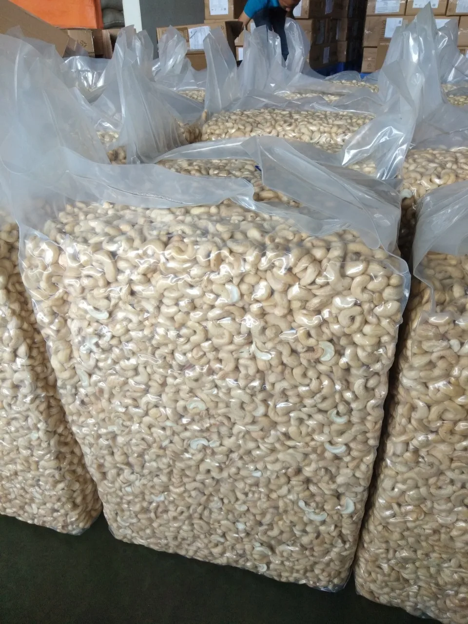 
100% Natural cashew nuts high quality cashew ww240 (Nafoods) 