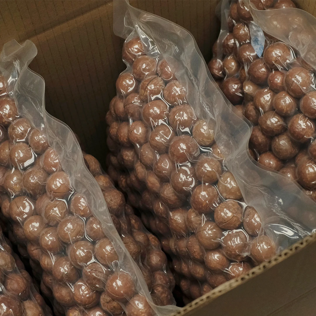 Сушеные Орехи макадамии ручной очистки размер 22 - 25 мм класс А в вакуумной упаковке из Вьетнама