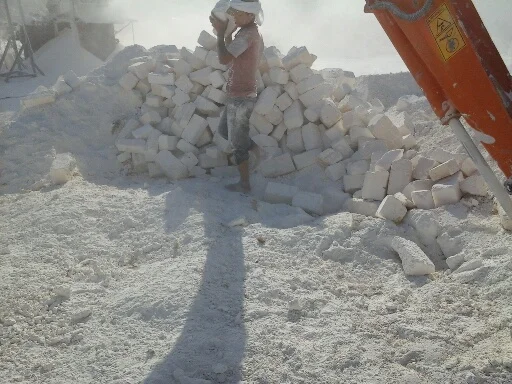 Limestone Lumps Best Reduced Price Calcium Carbonate Lumps from Egypt for Glass 99% Calcite Natural Limestone Bulk in Container