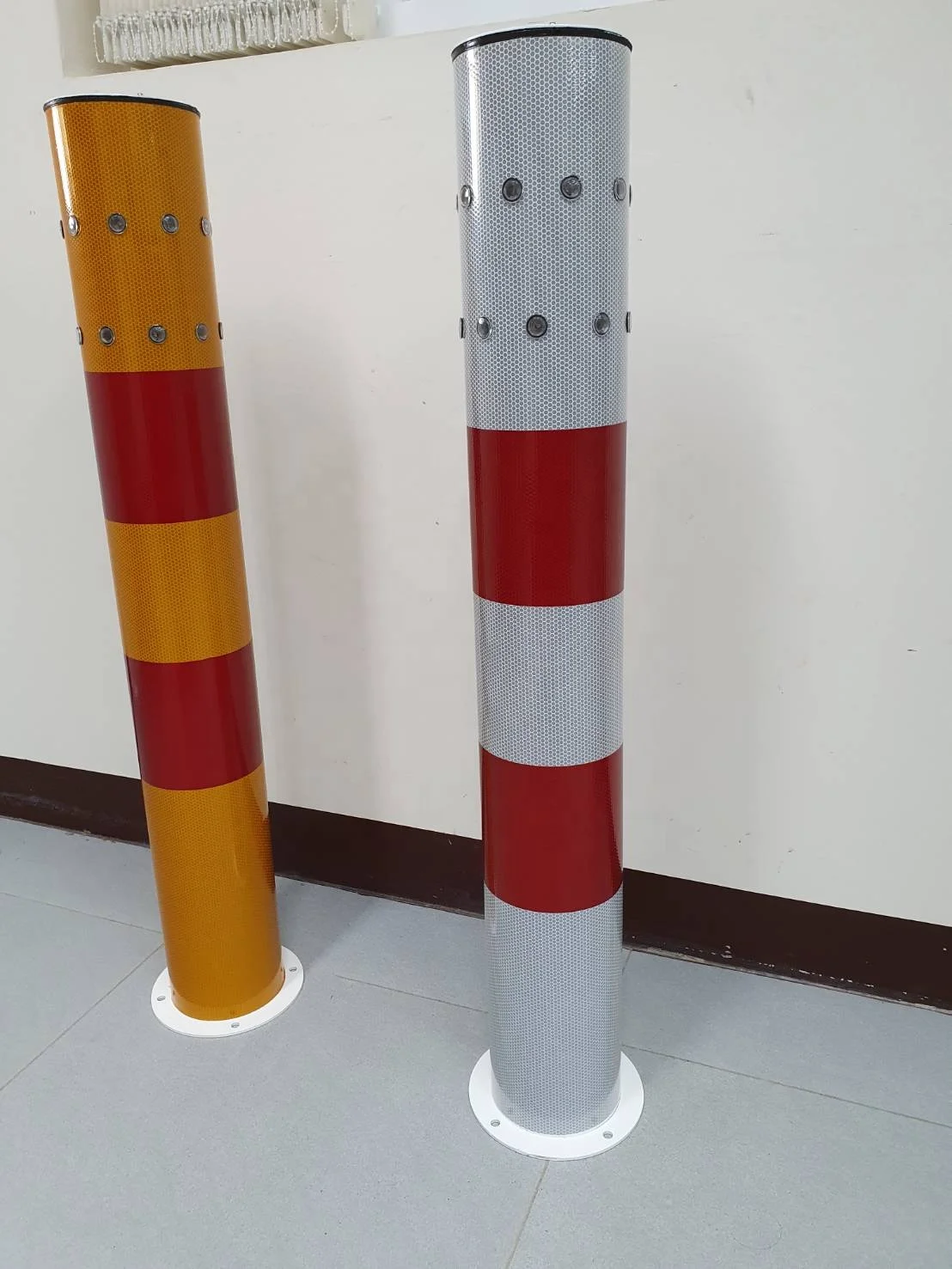 Solar LED Flashing Delineator Posts with Reflective Sheeting