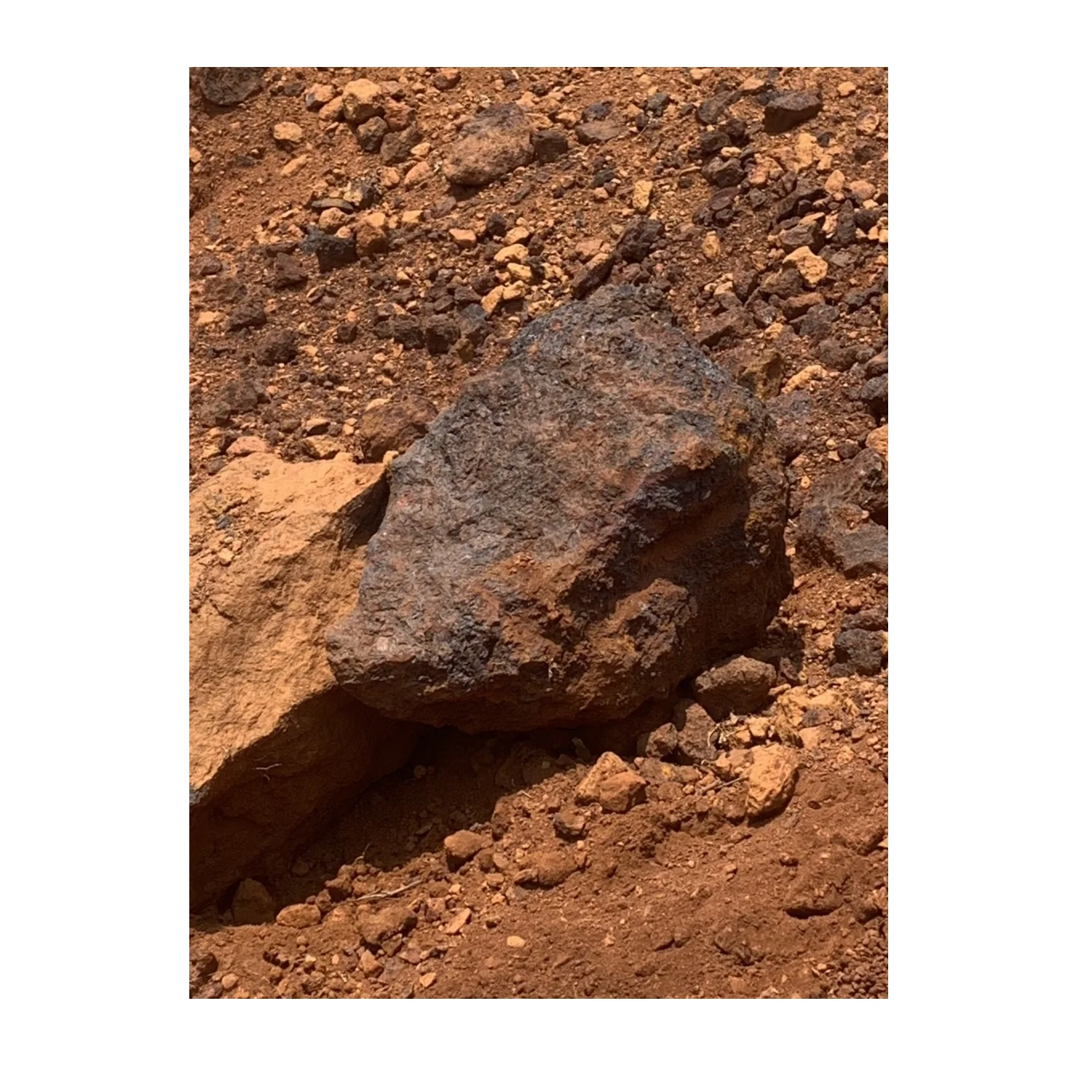  Лидер продаж 10 - 50 мм пиритовая железная руда в форме шахты 62%-70% экспорт из лаоса