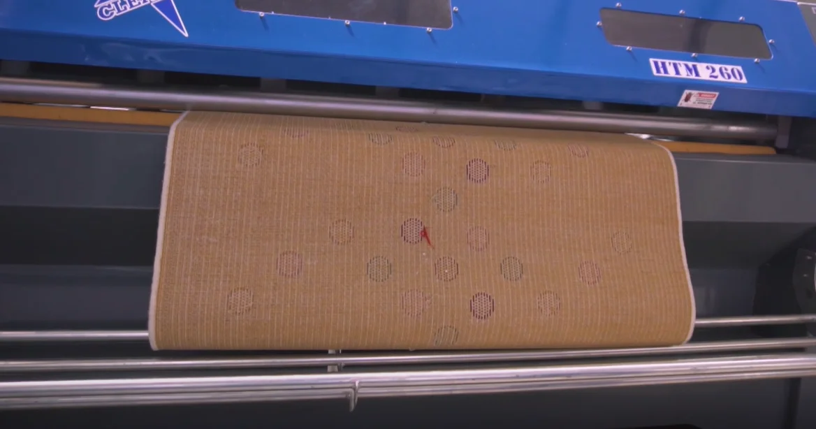 Automatic carpet rug dust remover cleaning machine