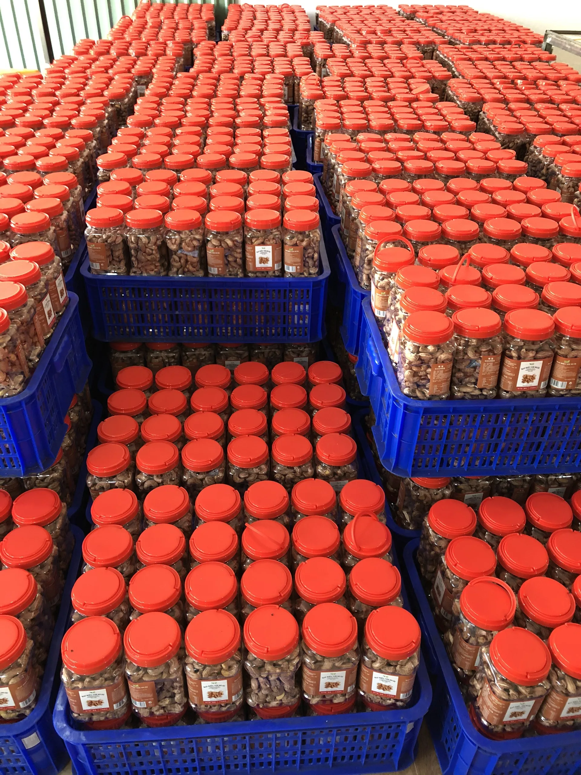 
Reputable And Standard Company In Vietnam Portable Premium Good 315Gr Roasted Cashew Nuts With NW Plastic Box Hot Sell In Asia 