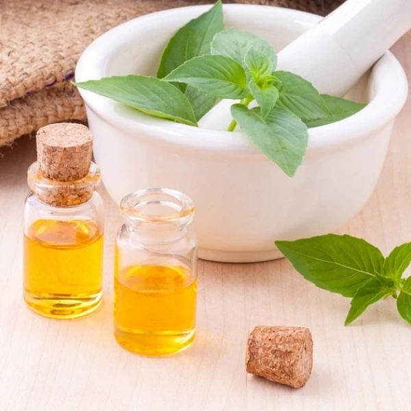 Basil Hydrosol | Tulsi Leaf Hydrolat - 100% Pure and Natural Basil Hydrosol (Floral Water) at bulk wholesale prices