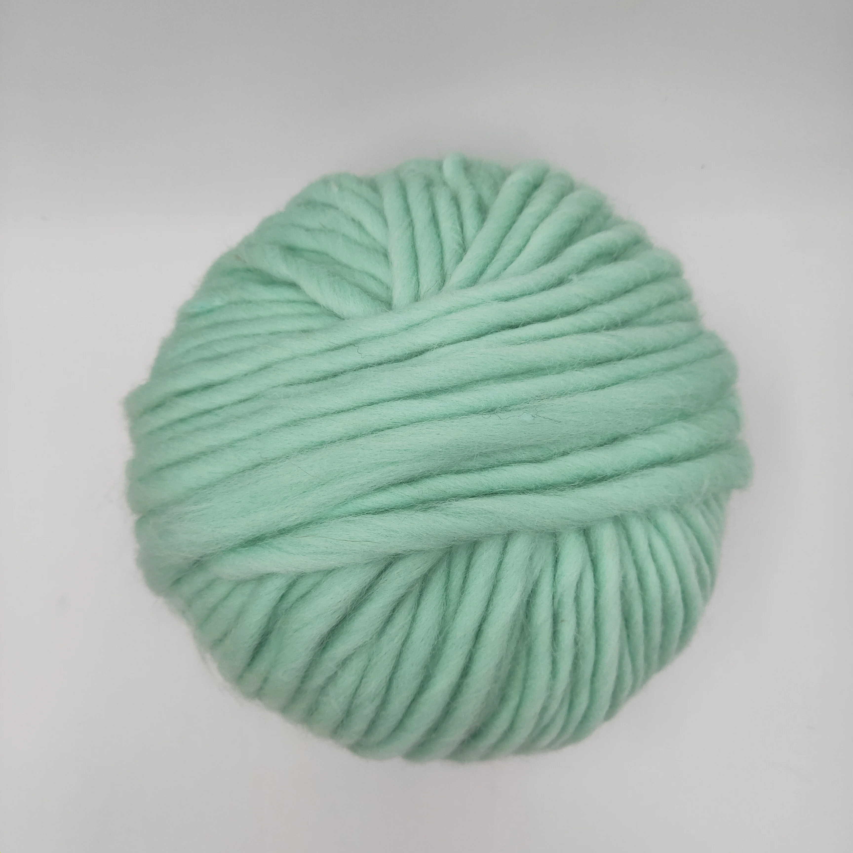 Super wash wool yarn in 100% merino material for hand knitting scarves