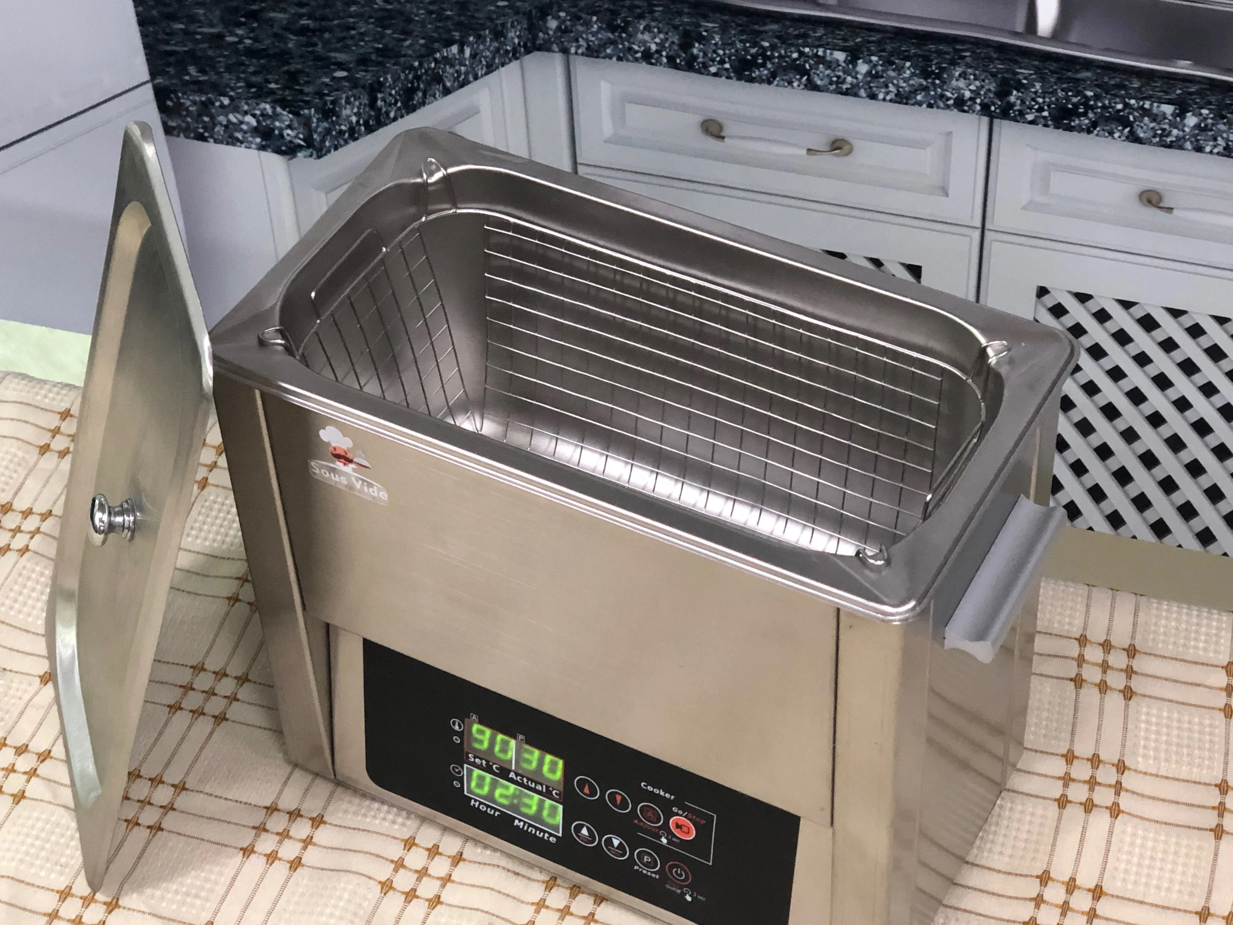 Stainless steel whole body 304 tank Calibration and Memory Preset functions precise temperature controlled 6L Sous Vide cooker