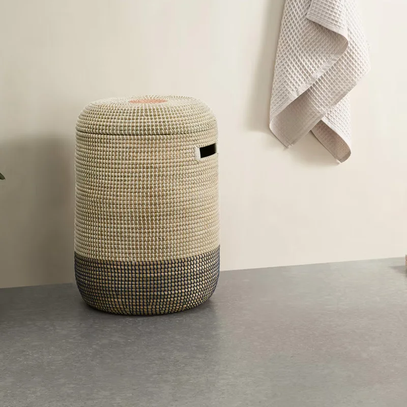 Best Supplier White & Navy Blue Weave Seagrass Laundry Basket Lidded laundry hamper Boho Storage Basket