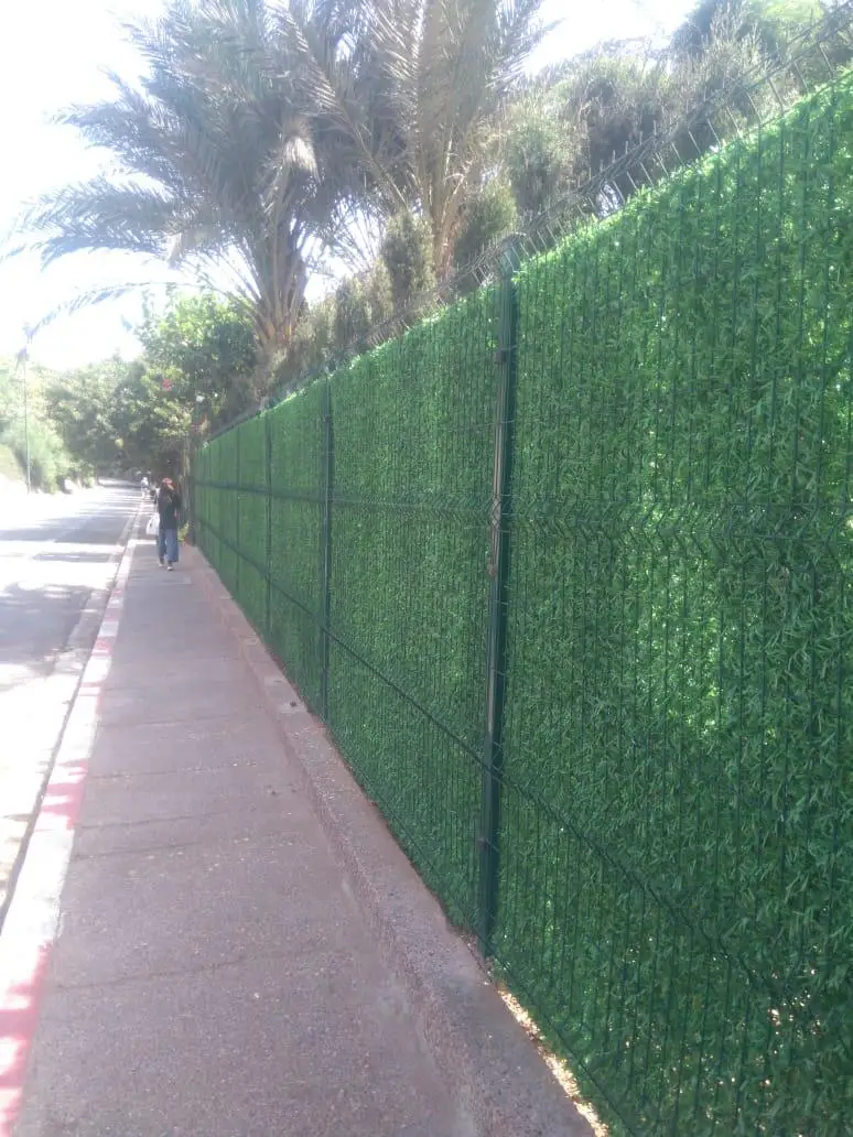 Red colour grass fence panels for gardens made from high quality pvc anti UV made in Turkey in different sizes and heights