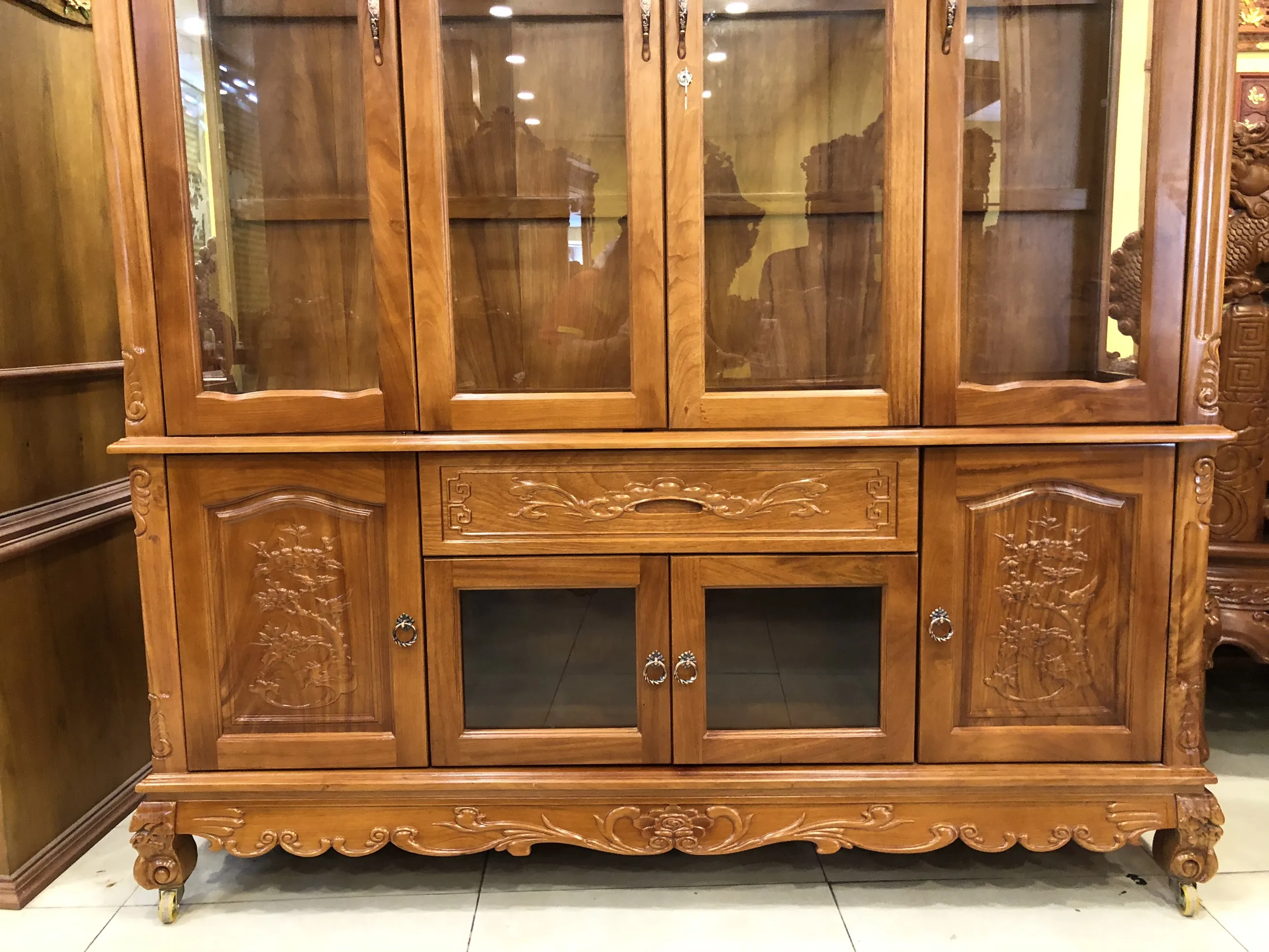 Винный шкаф с красной орхидеей 1m8x2m4