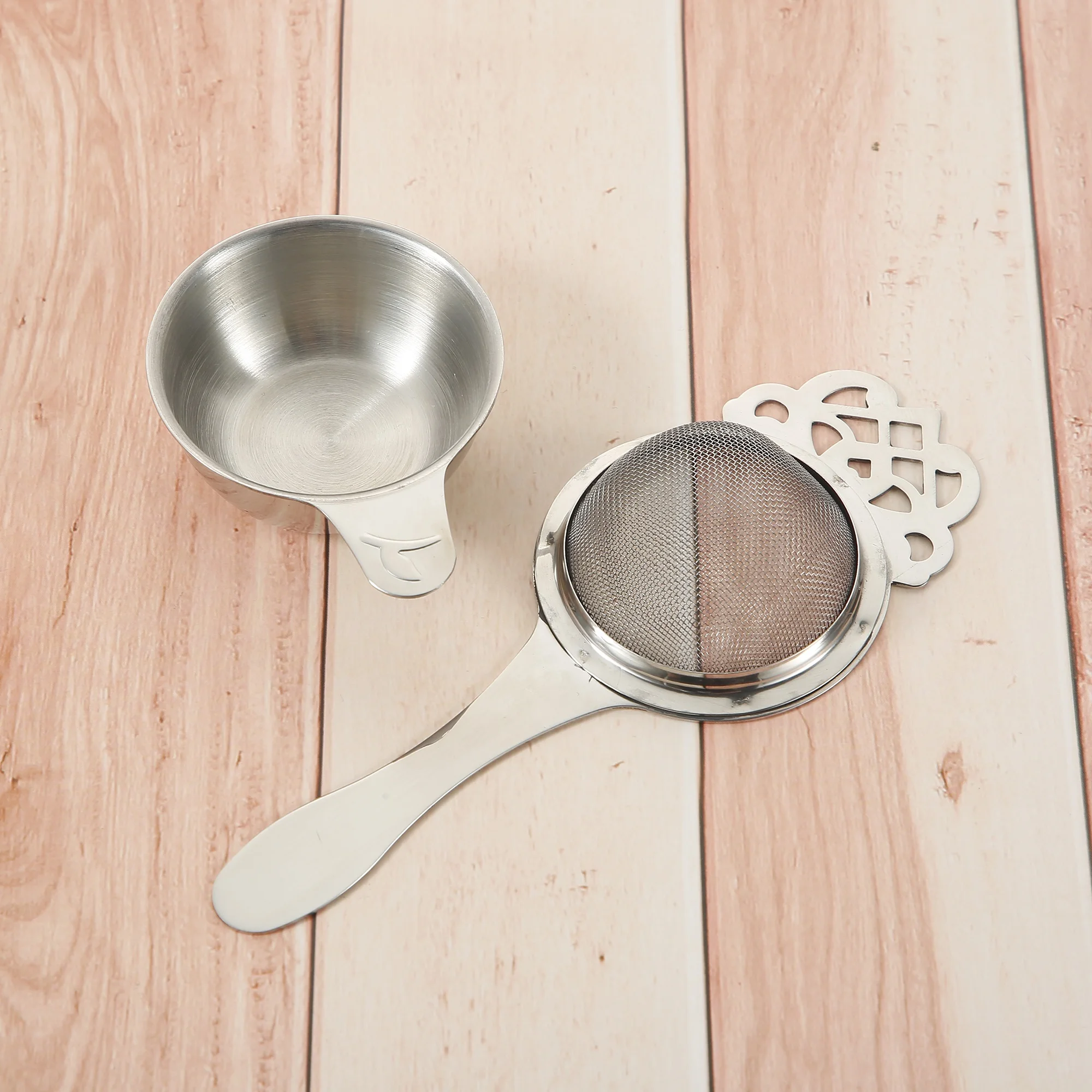 Incredible 304 Stainless Steel Mesh Tea Strainer with Drip Cup for Loose Tea Straining