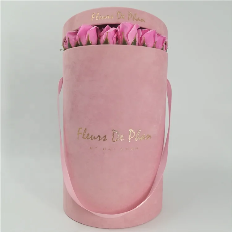 Pretty velvet boxes for flower packaging