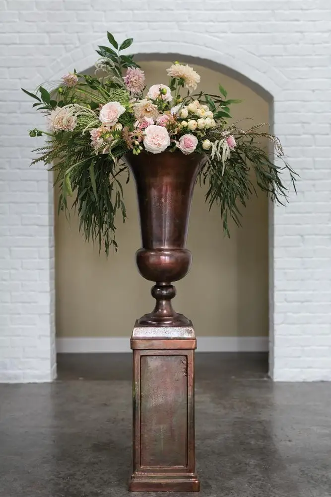 urn With pedestal Flower Vase