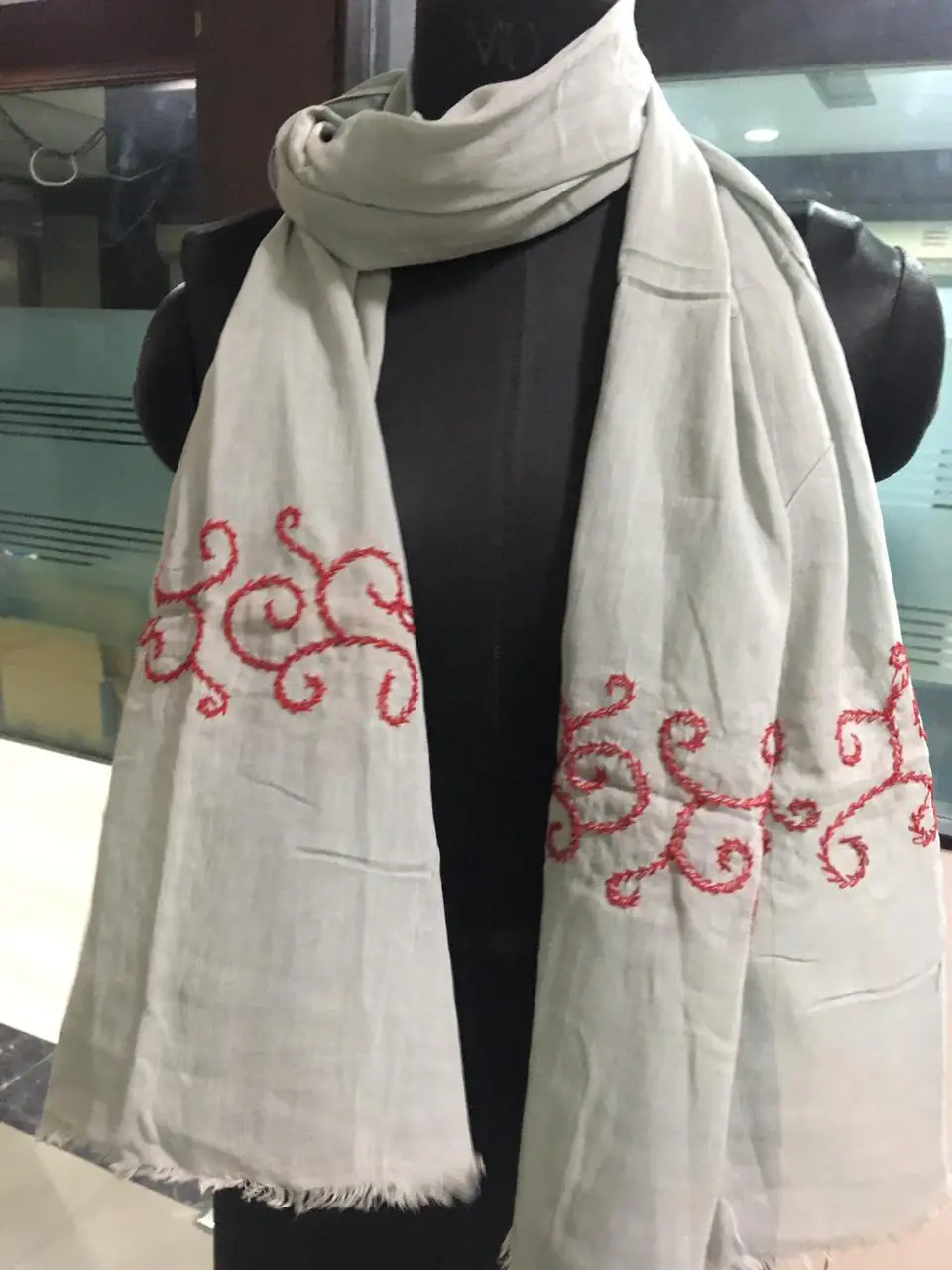 LADIES STOLES LADIES ASSORTED COLORS STOLES READY GOODS, CHEAP STOLES, STOCKLOT D 5545