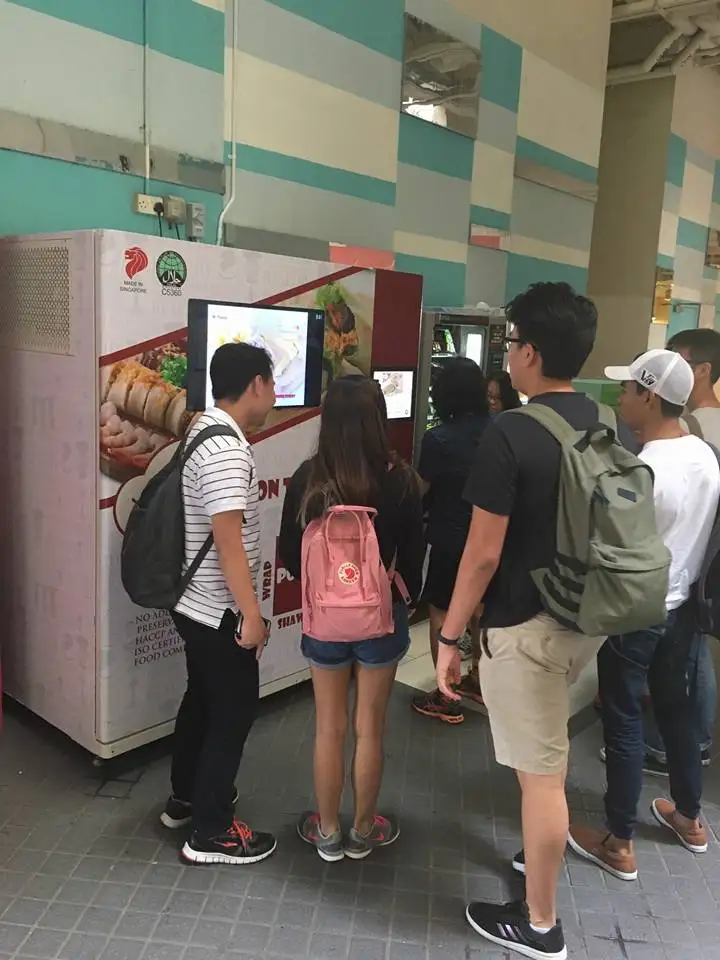 Singapore Commercial Service Equipment Mr Popiah Vending Machine With Warranty 1 Year And Customized dimension