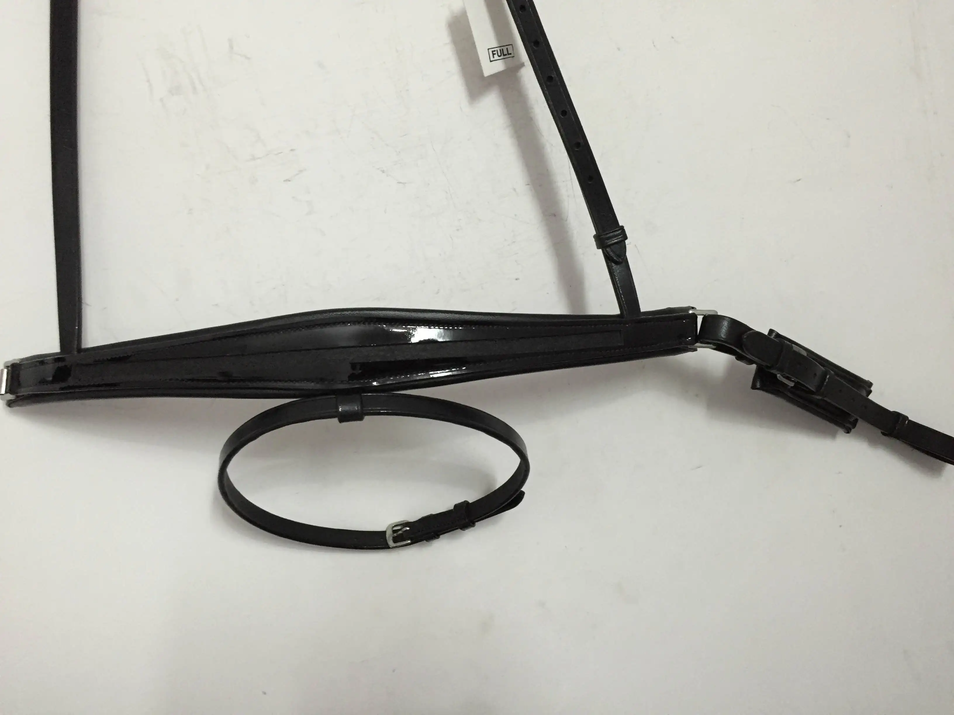 LUXURY FASHIONABLE HORSE EMPTY CHANNEL CONIC NOSE BAND WITH PATIENT LEATHER ON AND SWEDISH CLOSURE