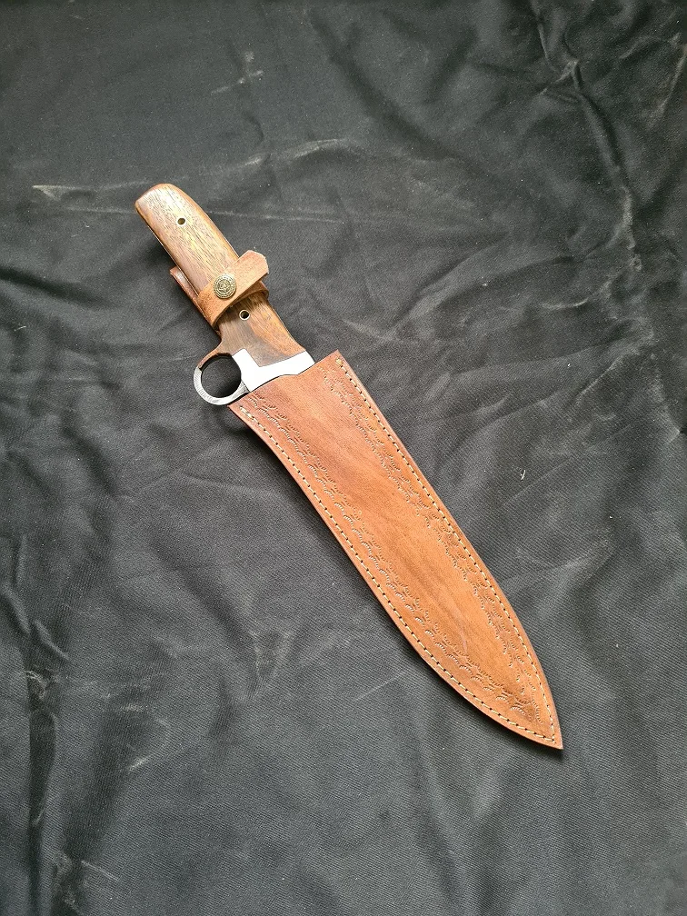 custom handmade Damascus steel hunting knife with leather sheath