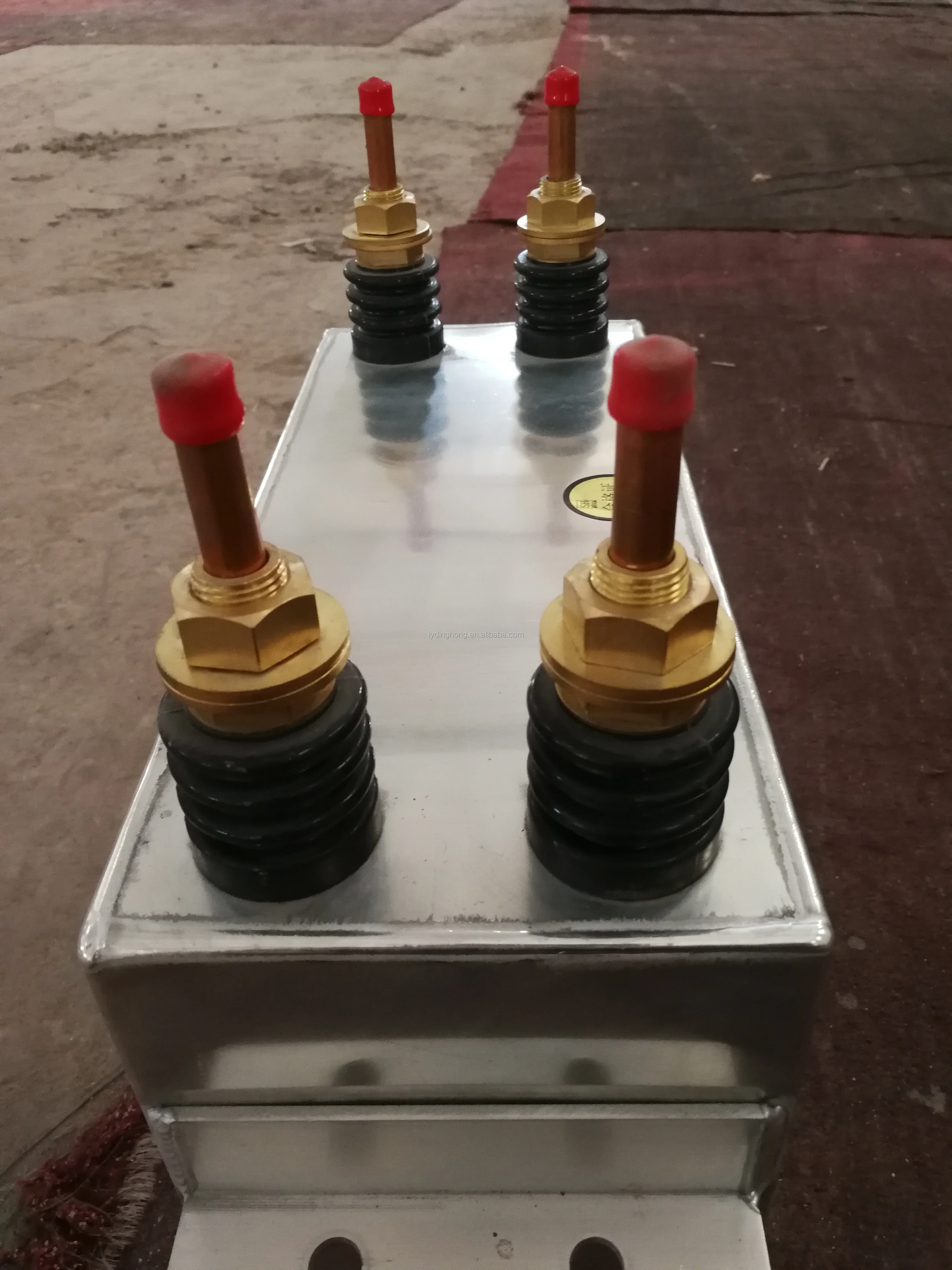 2000 kvar Water cooled power capacitors designed for use on induction furnaces and heaters RFM0.75-2000-1S