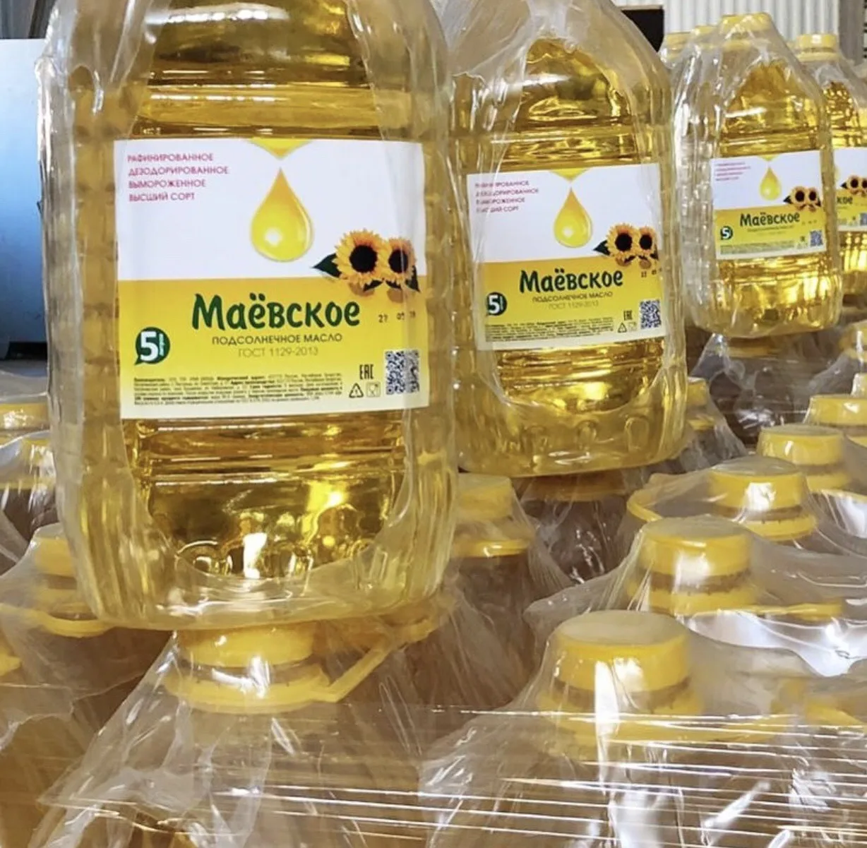 High quality Whole Sale 100% Refined Sunflower Edible Oil / Vegetable Oil for human consumption and cooking