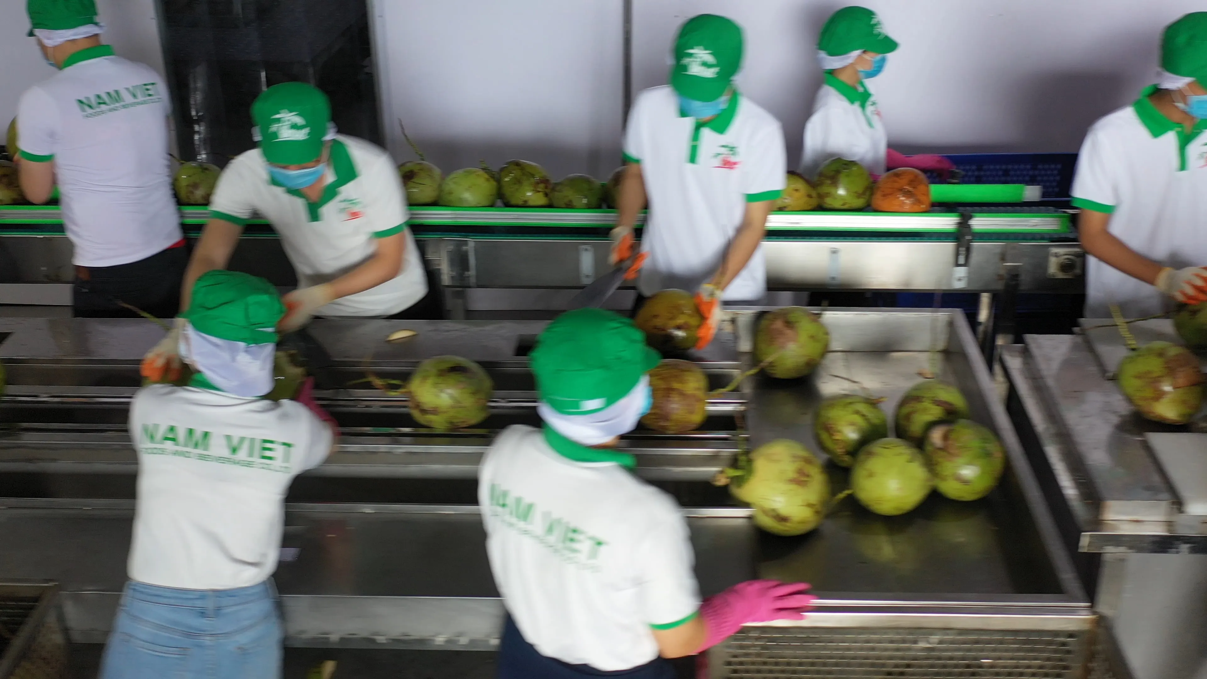 Минеральный Улучшенный напиток VINUT с извесом фруктами и имбирем со сверкающей водой 330 мл