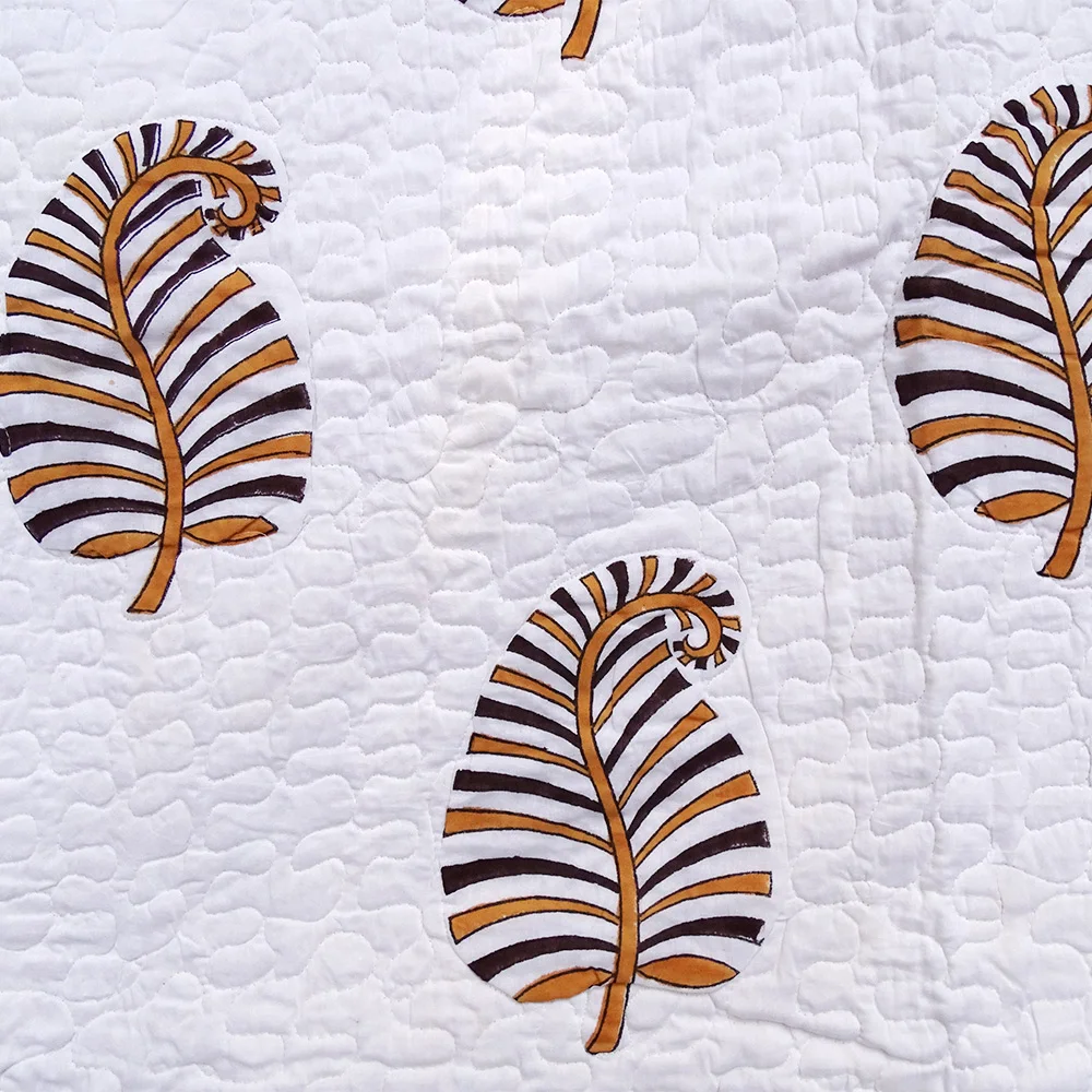 White Quilt For Sale 100 Percent Cotton Queen Size Double Bed Paisley Print Machine Quilted Online Bedding Supplier