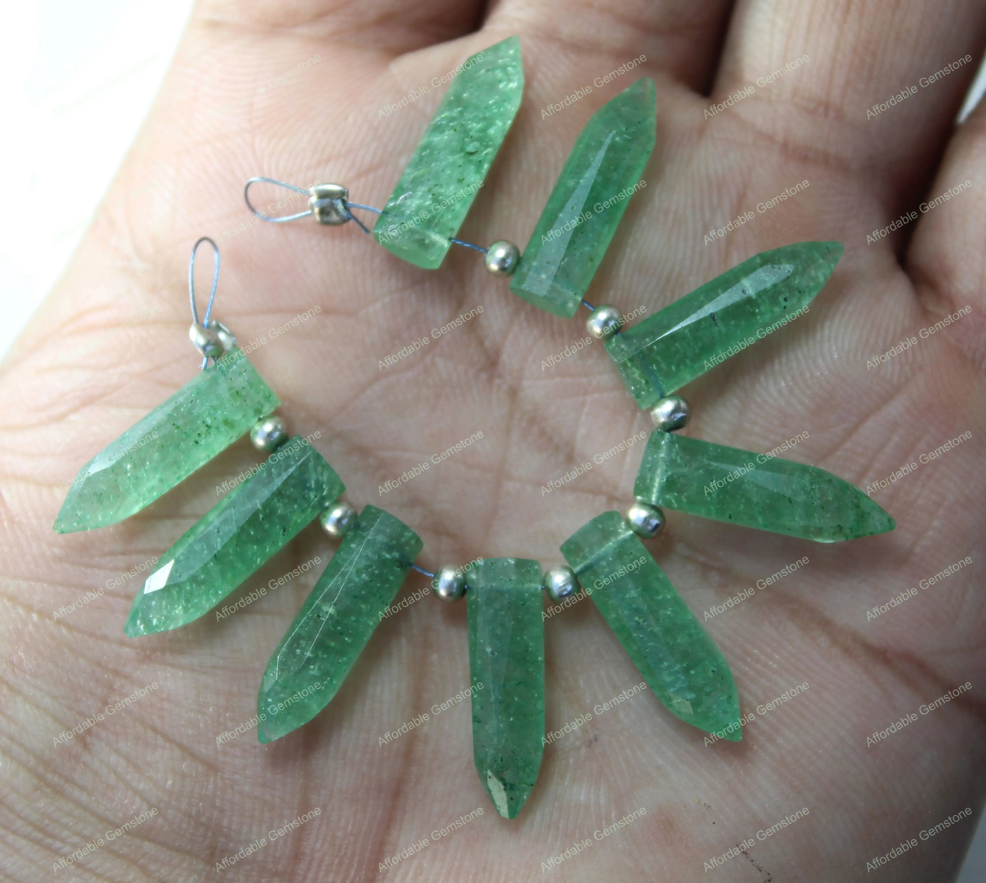 Натуральный зеленый карандаш в форме клубники граненые драгоценные камни ювелирные изделия драгоценный камень полированные размер 6x20 мм