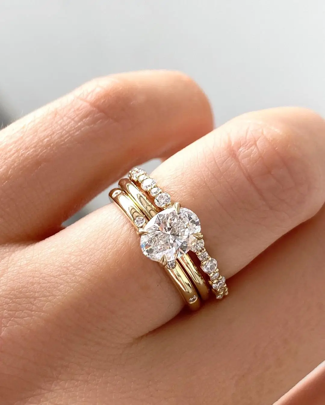 AU750 G18K Solid Gold Yellow Delicate Stacking 3 Wedding Band Rings Set 1ct Round Moissnaite Ring for Sale
