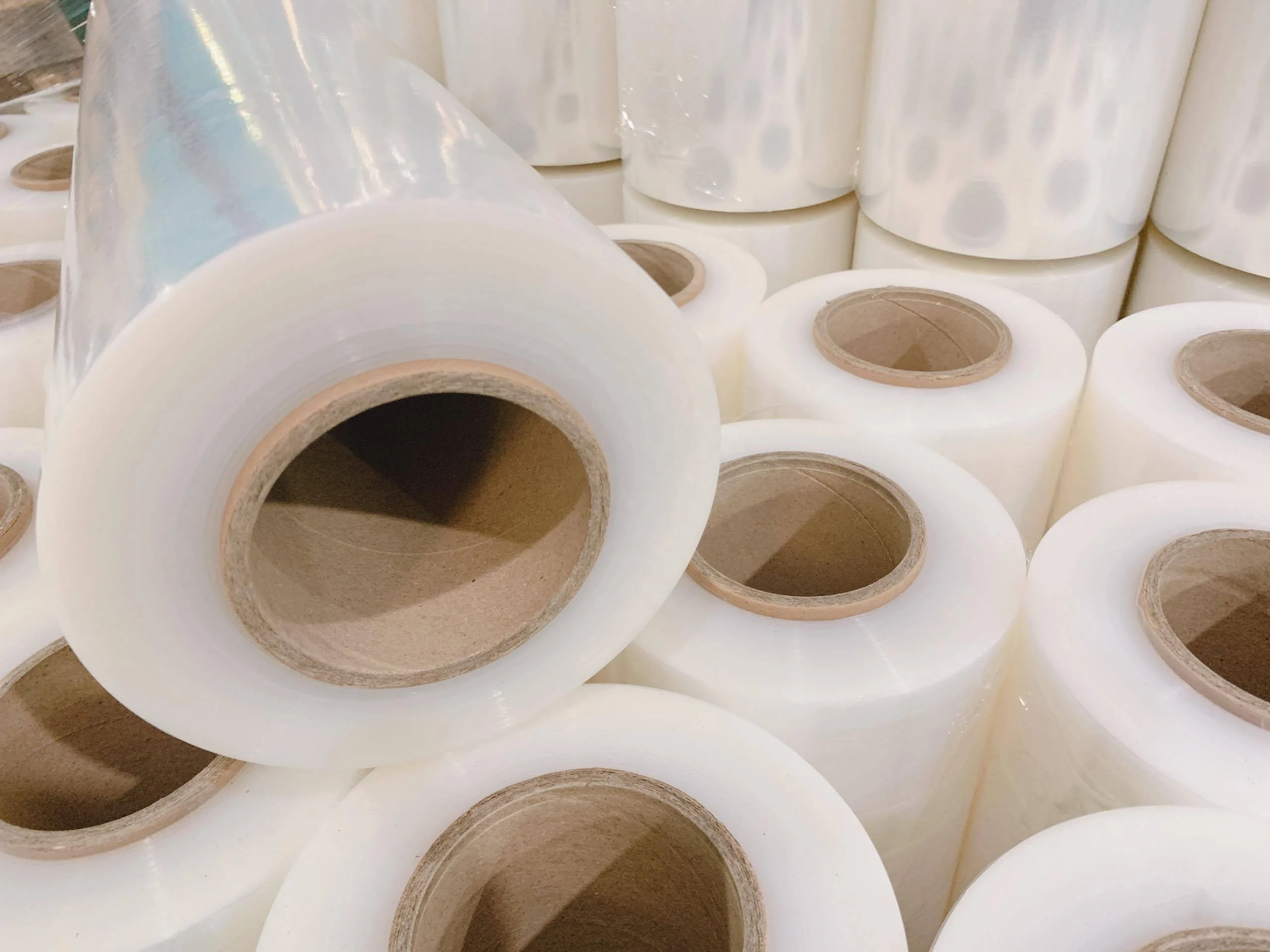 
18inch x 1100 Feet x 21micron Stretch Wrap, Clear Stretch Film, 4 Rolls/CTN Made in Vietnam 