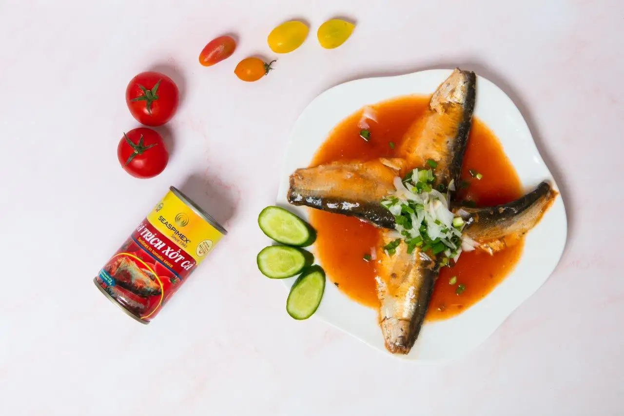 CANNED SARDINE IN TOMATO SAUCE MANUFACTURED BY SEASPIMEX VIETNAM (PACKING: 155G/185G/425G/850G)