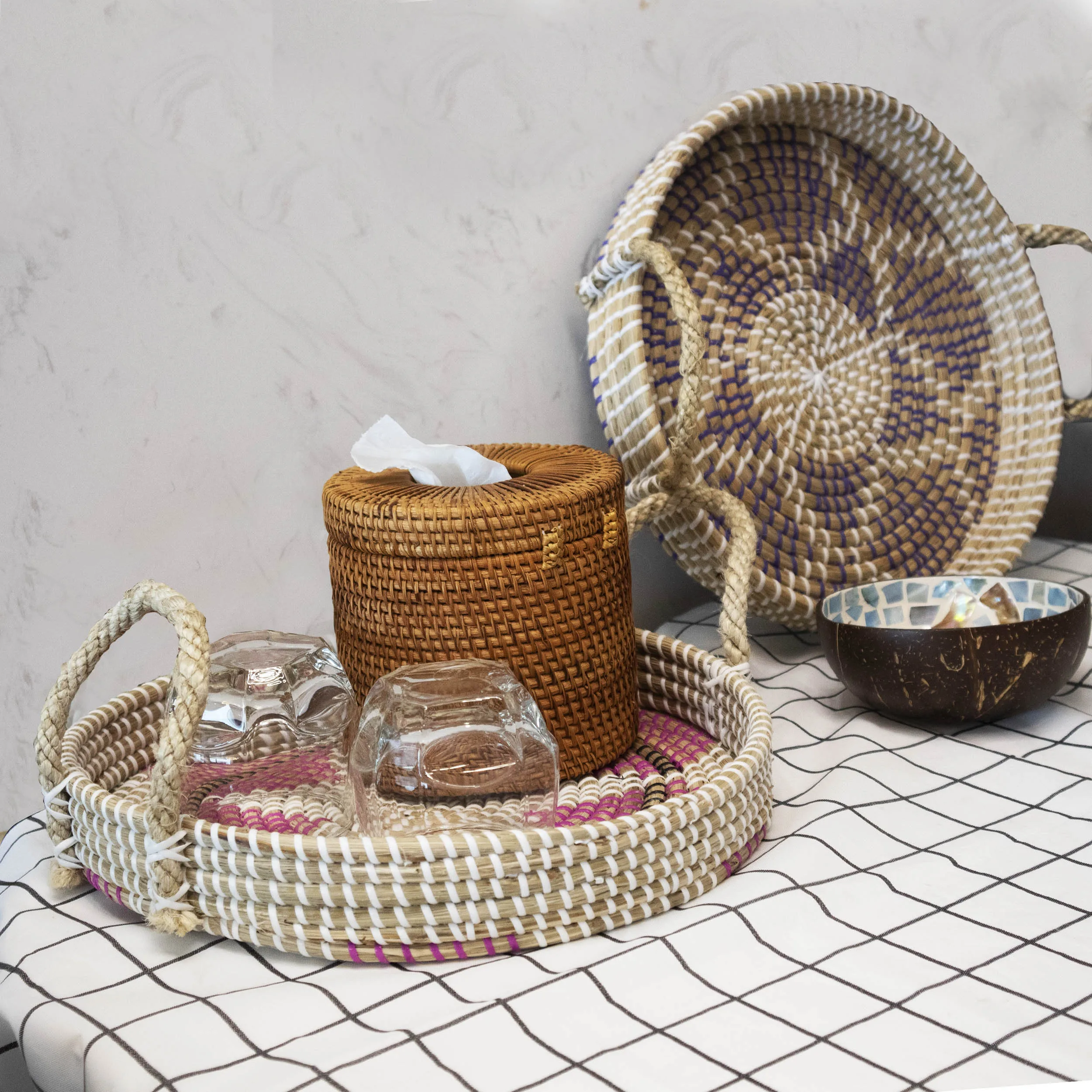 Wholesale Price Handmade Round Seagrass Trays with Handles Great Home Decor - Round Shape Seagrass Serving Tray for Fruits, Food