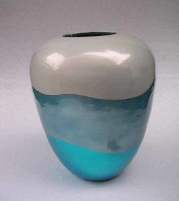 
Lacquer ceramic vase with three-tone colour 