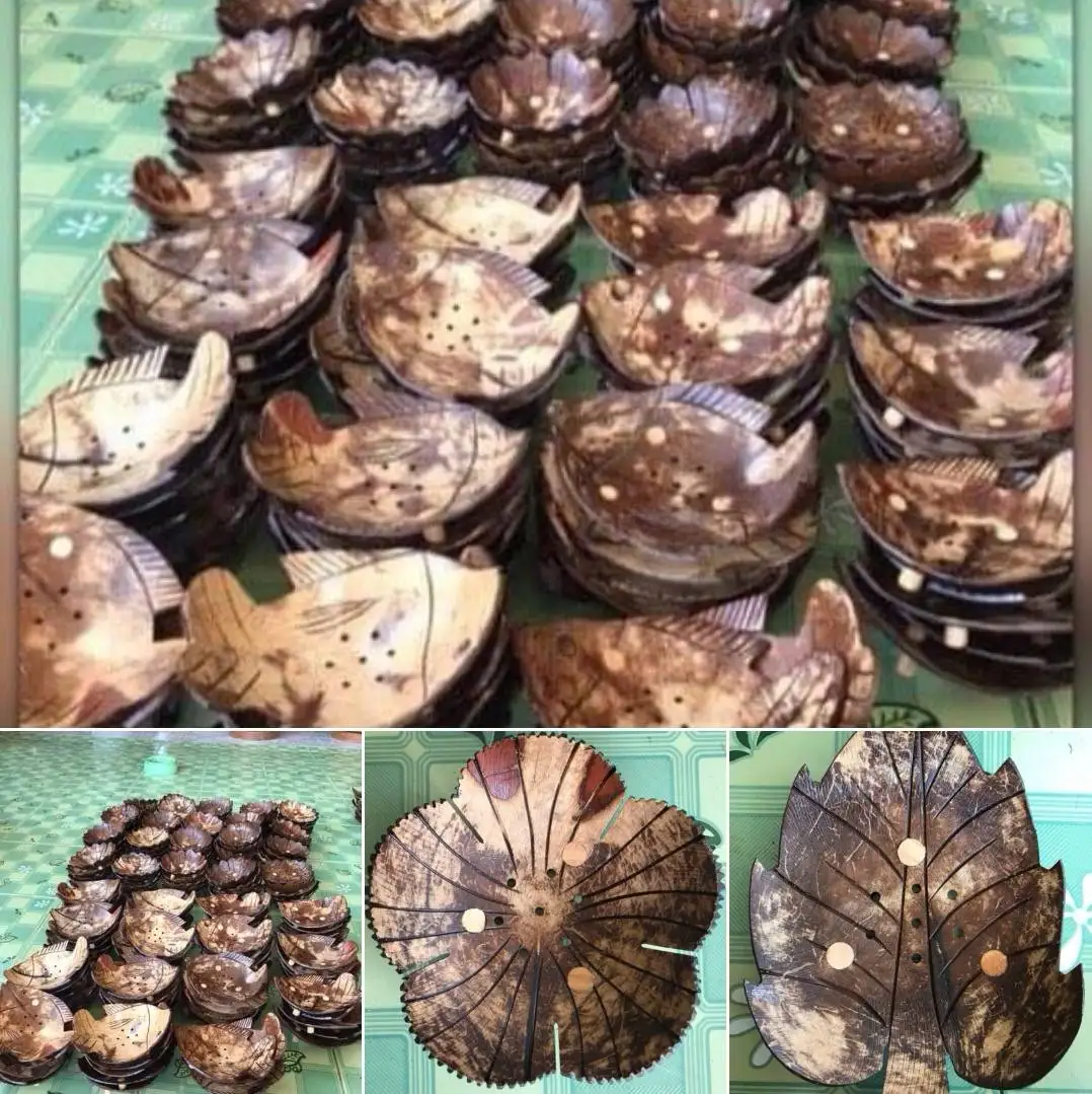 Coconut shell soap plate