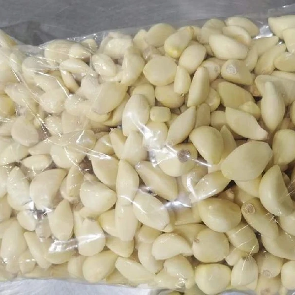 
Fresh Pure White Peeled Garlic 