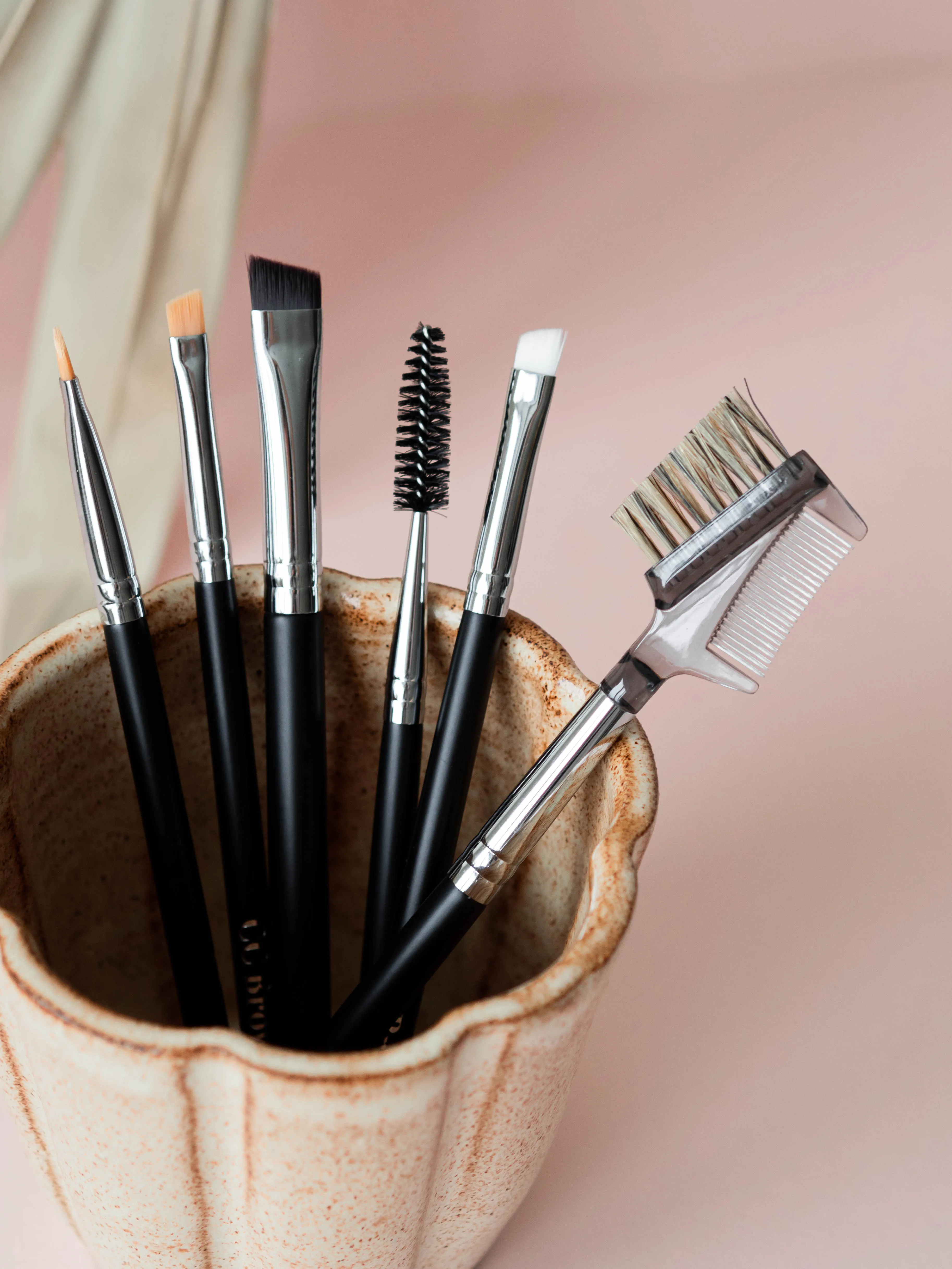 Comfortable reversible eyebrow brush suitable for beginners in henna staining wholesale, tools makeup