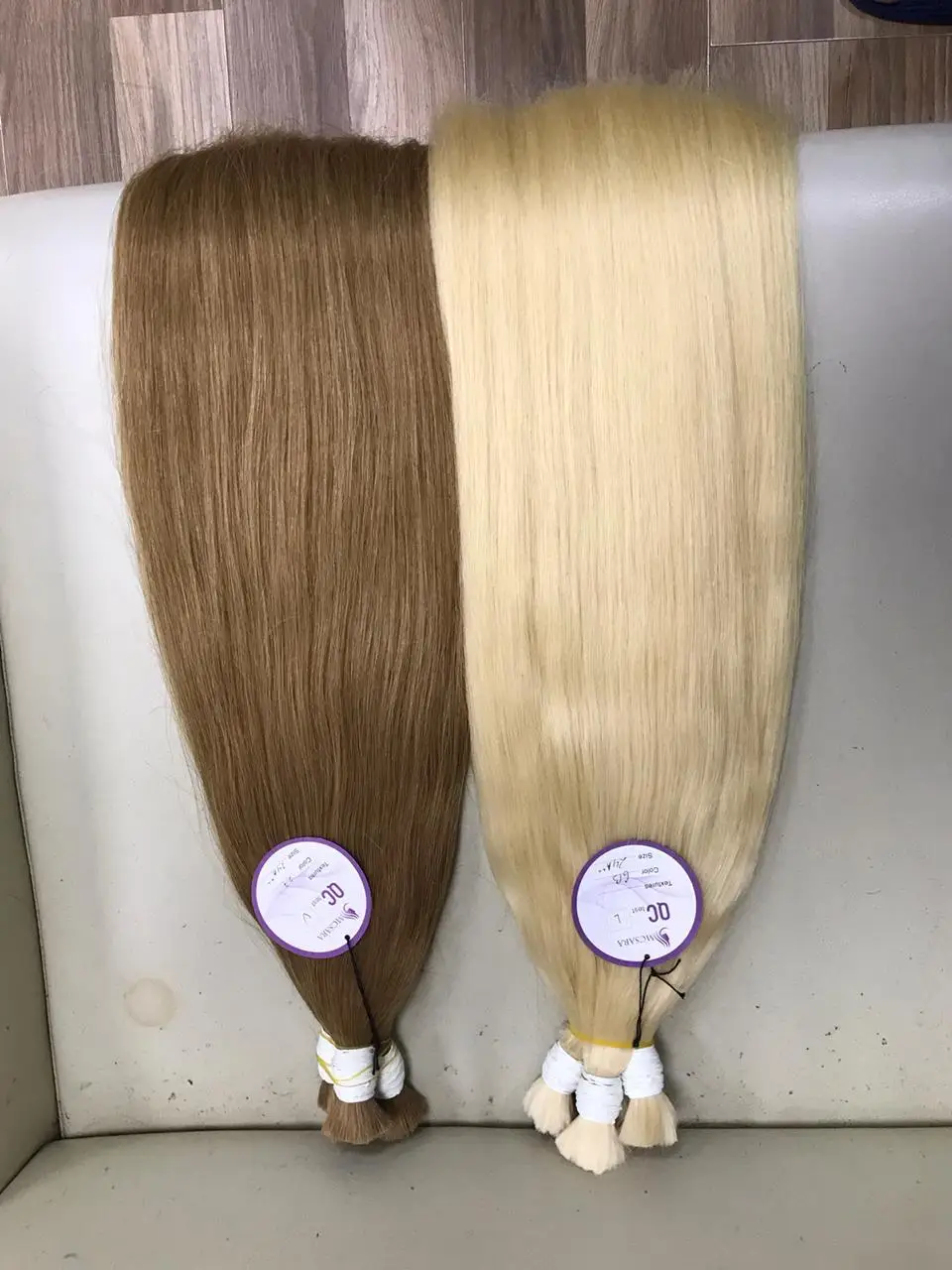  Оптовая продажа натуральные человеческие волосы для наращивания выровненные кутикулы без повреждений плетения до 32 дюймов все цвета