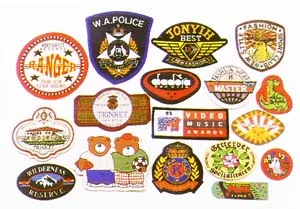 Computerized woven label edging machine with quality assurance