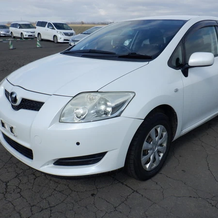 Japan used toyota car with low fuel consumption and large interior space