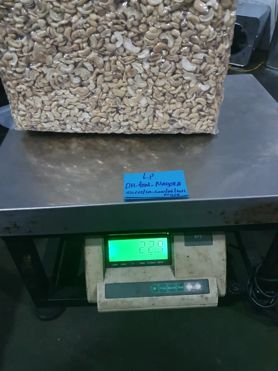 PREMIUM CASHEW NUTS WW320, WW240, WS, LP, SP... HIGH QUALITY. WHATSAPP NUMBER +84975952945