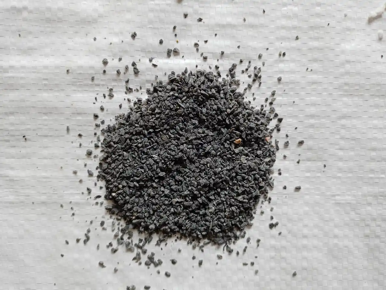 Stone Chips Best Quality Construction Black Color India colored crushed stone 1-3 mm chips for landscaping flooring terrazzo