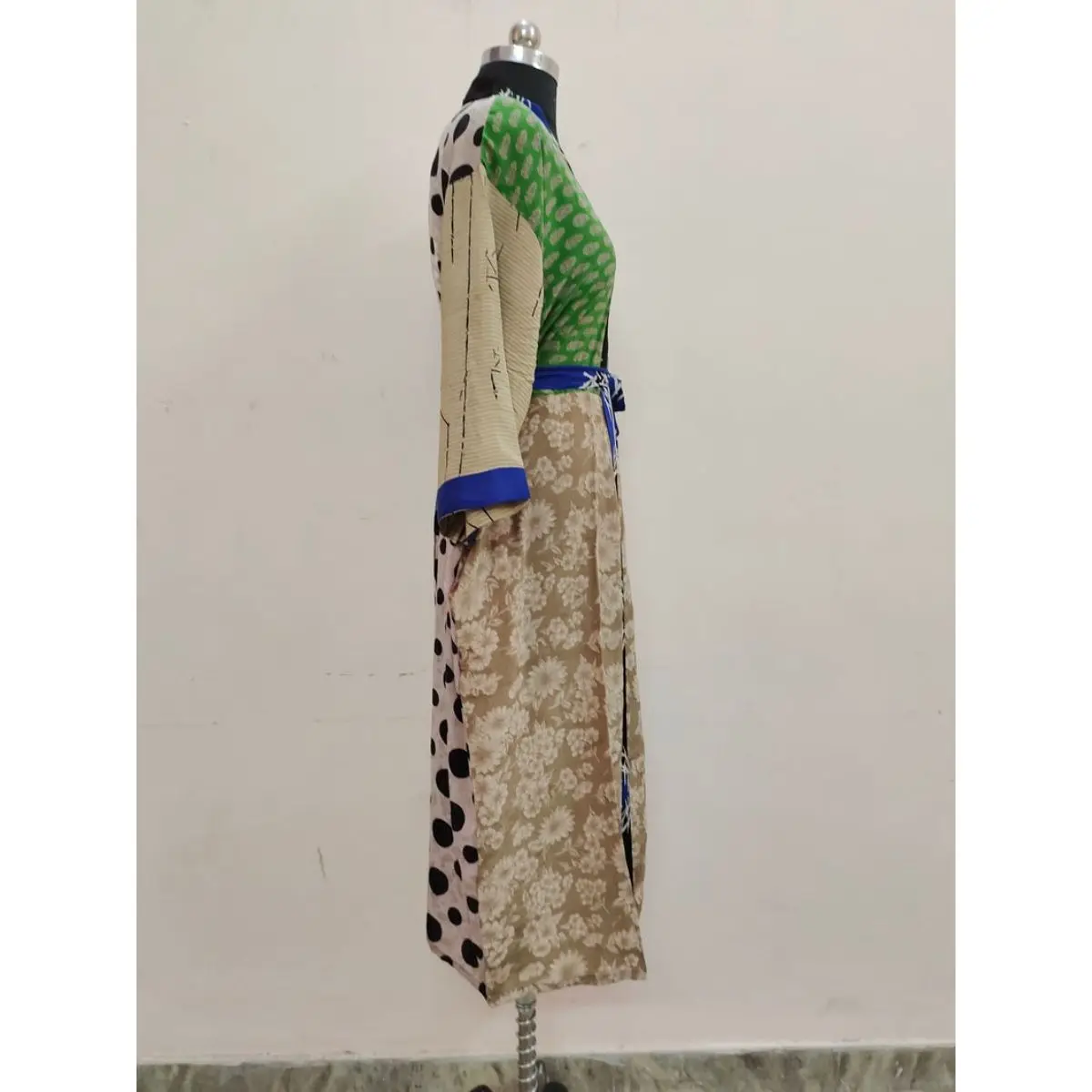 Women Vintage Silk Saree Casual Kimono Hippie Sari Bohemian Nightgown Women Beach Wear Sexy Silk Kimono