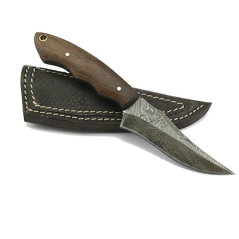 
 Охотничий нож ручной работы, дамасское лезвие, деревянная ручка ореха, кожаная оболочка  