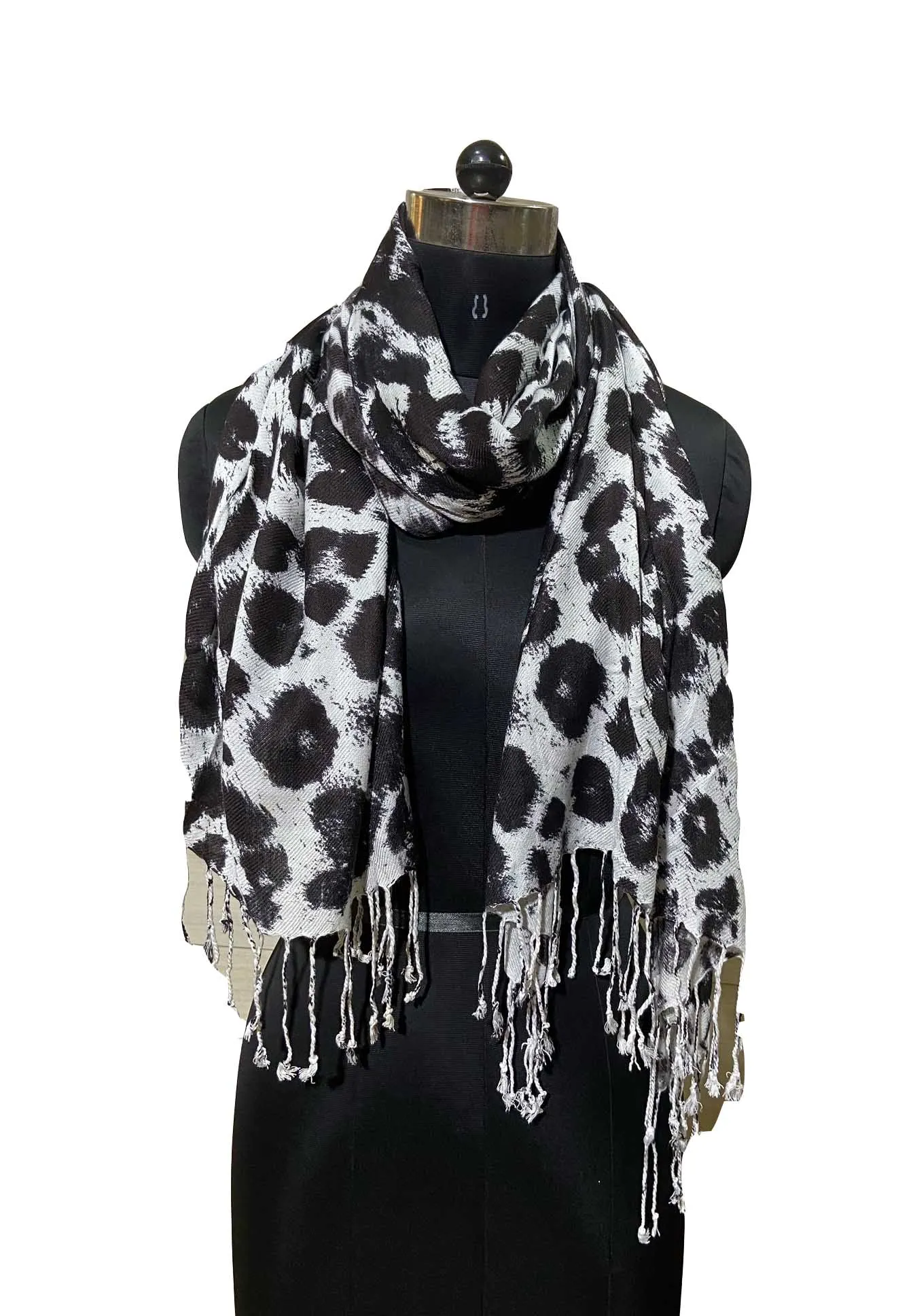 100% Viscose Black and White Cheetah Print Animal Pattern Shawl High Quality Winter Scarf for Adults for Autumn
